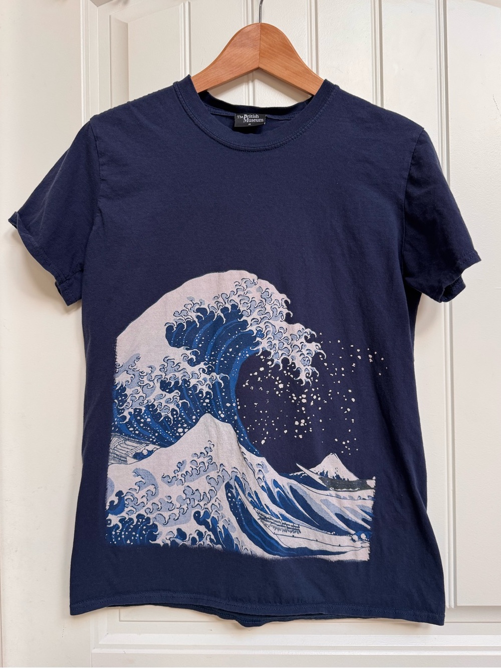 The British Museum Katsushika Hokusai's "The Great Wave Off Kanagawa” T-Shirt. M